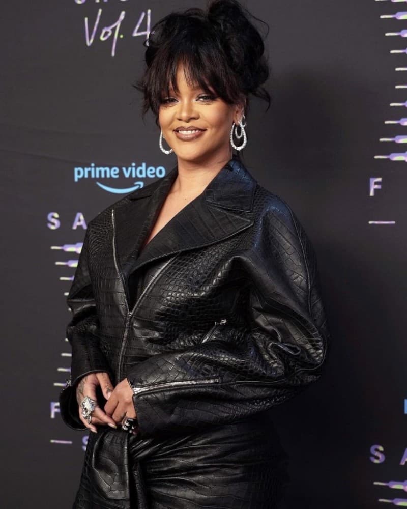 Boghossian: Rihanna wears hoops