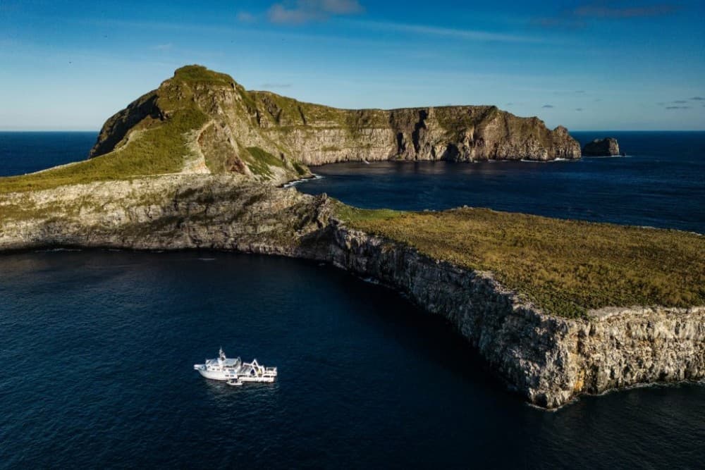 Rolex’s 25 years of Galápagos marine reserve protection