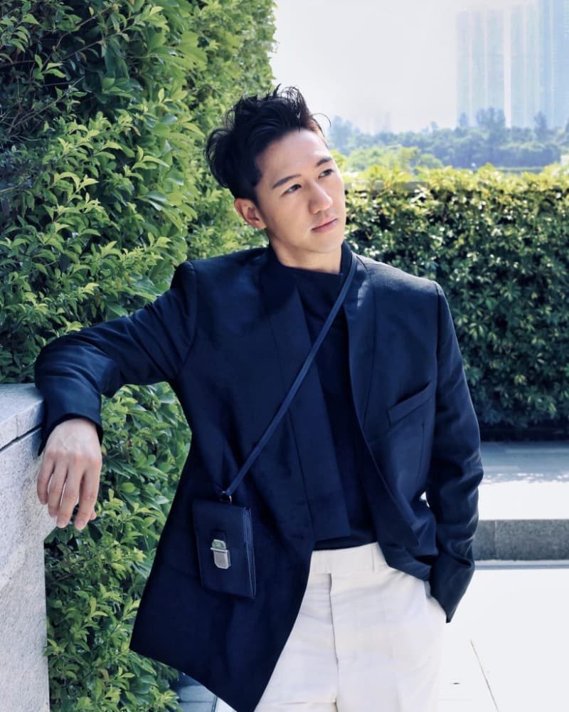 The debonaire dunhill dandies: self expression through style