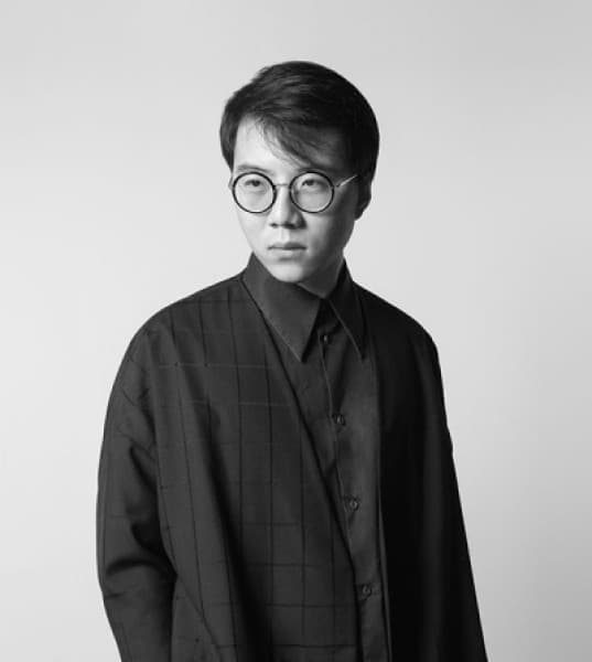 Giorgio Armani Introduces Miaoran at Men’s Shows