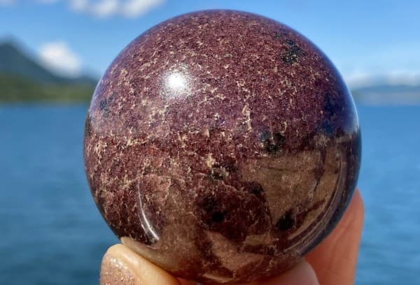 5 powerful crystals for Capricorns