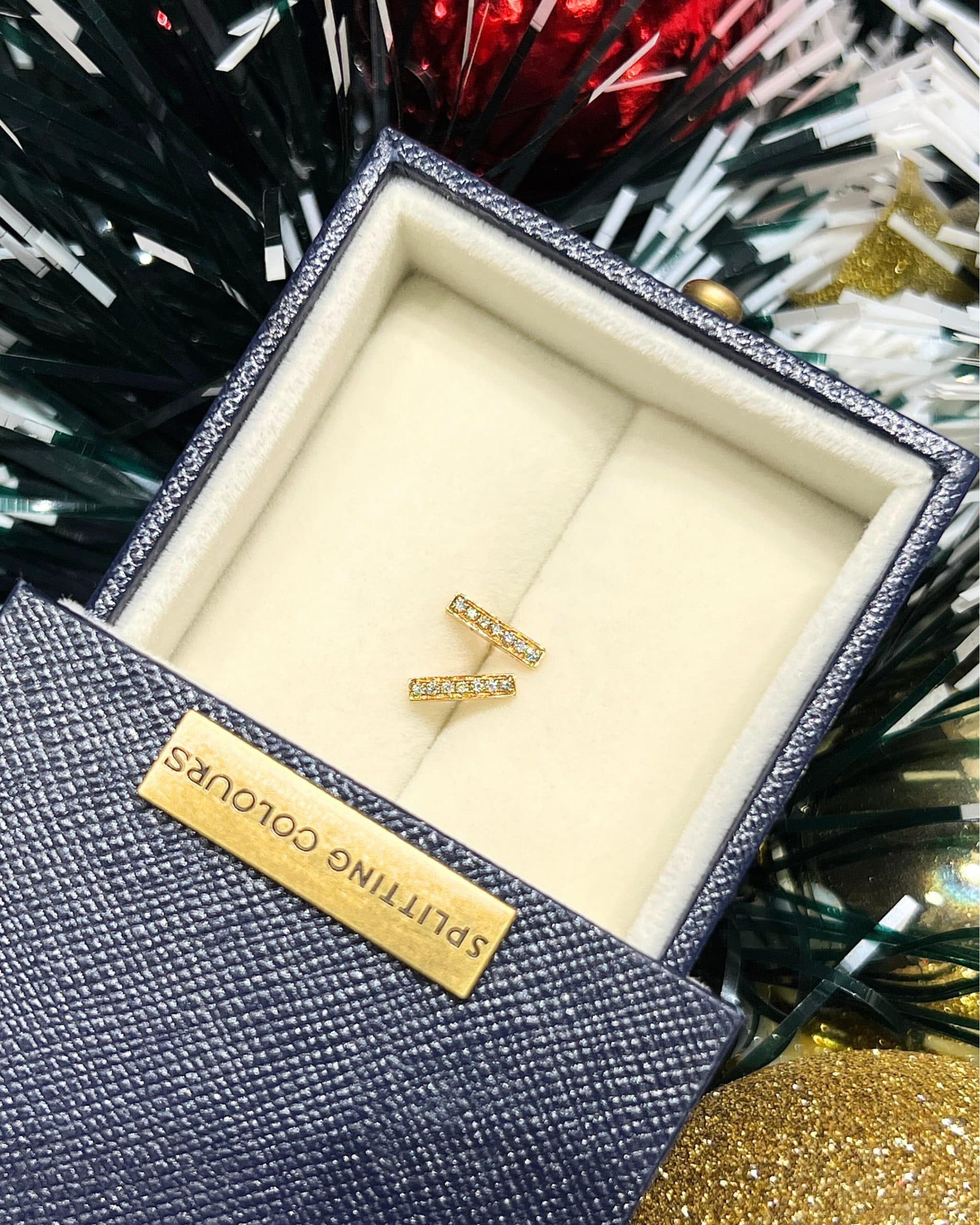 #legendxmas2025giveaway: A pair of diamond earrings from Splitting Colours (HK$3,400 value)