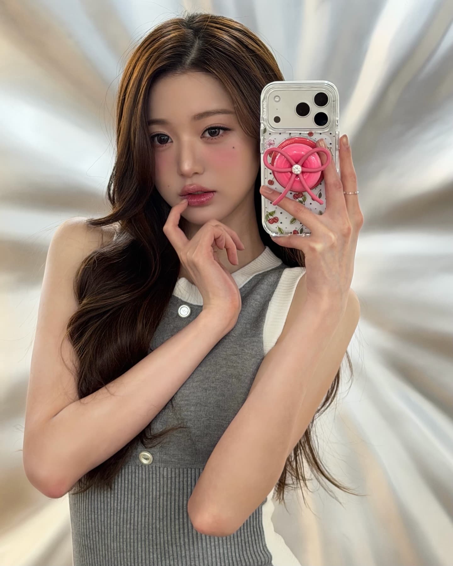 5 makeup phone accessories rewriting on-the-go touch-ups