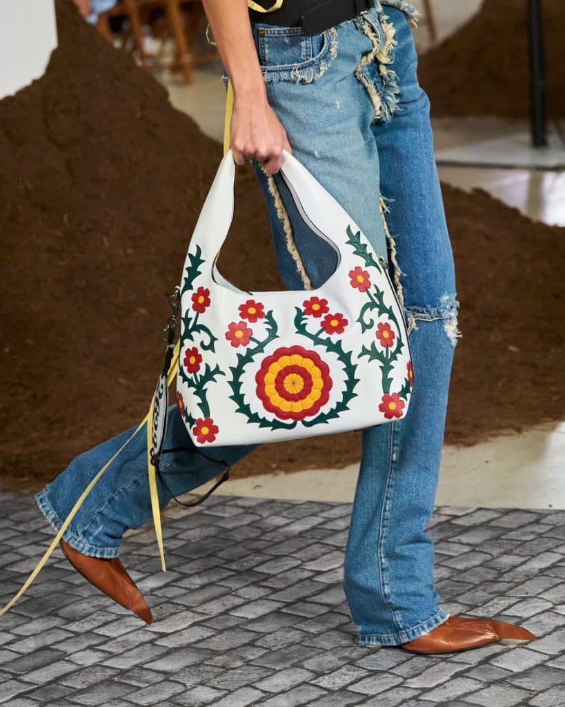 moschino_1772236494_3842119837489320457_4404556-1-819x1024.jpg