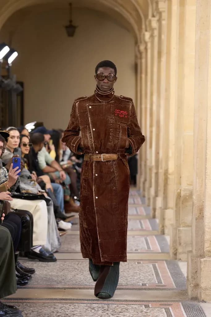 offwhite-683x1024.webp