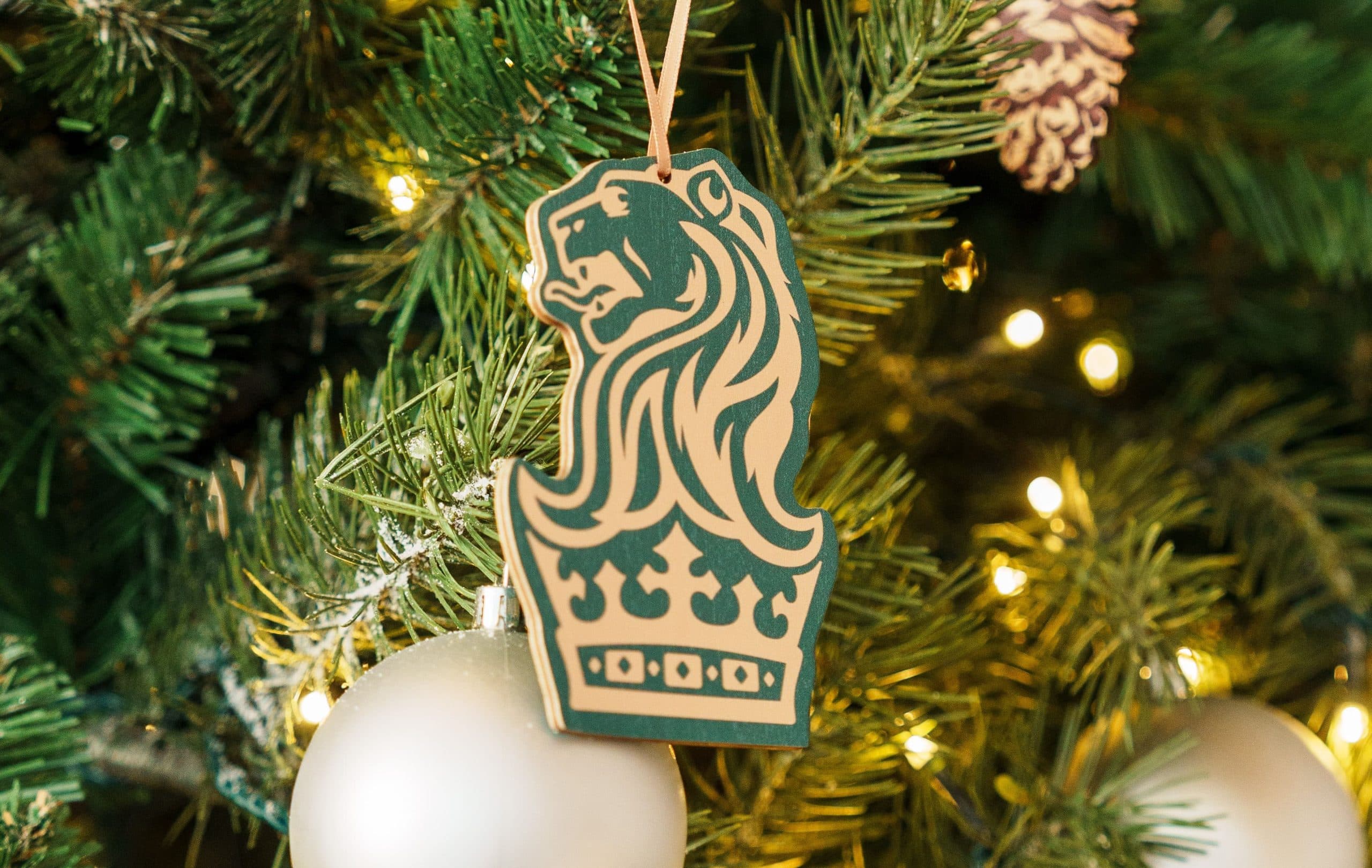 The Ritz-Carlton, Hong Kong: A winter festive table and urban moments above the clouds