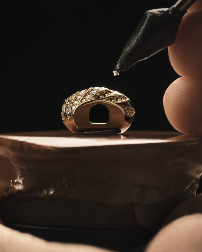 3-Myst-de-Cartier-watch_yellow-gold_diamonds-onyx_3-819x1024.jpg